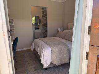 Courtyard Hideaway - Kenridge - 2