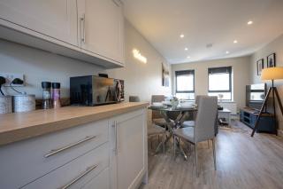 Modern 2 Bedroom Flat, Central Chatham, Self Check-in - 3