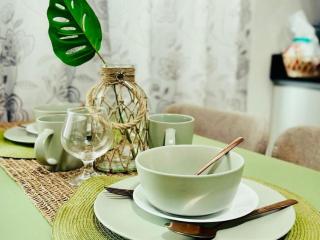 Walk to Abreeza Mall, High Floor, 1 Bedroom, Balcony with View, Parking, WiFi, Netflix, Kitchen, Washer - T1-2518 - Davao - 3