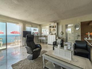 Luxury Villa with Jacuzzi in Les Issambres - Les Issambres - 3
