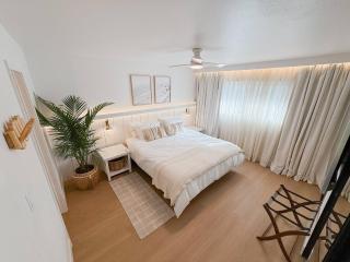 Fully Renovated Beachfront Surf House Oceanside - Oceanside - 5