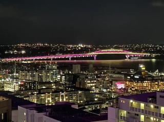 Skytower View and Seaview 2 Bedroom 2 Bathroom Apartment - Auckland - 0