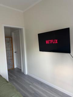 Walk of Fame 1 Bedroom with shared bathroom and kitchen - 3