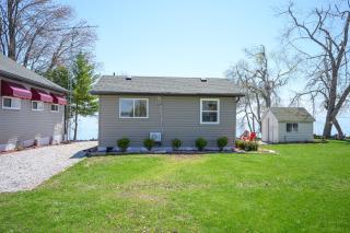 Goffatt Island Hideaway, Peaceful & Private Lake Simcoe Waterfront Getaway - Atherley - 8