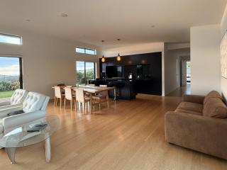 Room at Raglans Travellers Rest Coastal Retreat - Raglan - 3