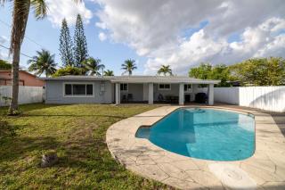 Relax Unwind: 4BR Home w Pool in Hollywood - Hollywood - 2