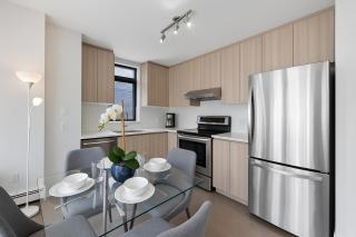 Bright and Airy 2-Bedroom Apartment in Chinatown - Vancouver - 3