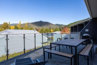 Mountain Mist Retreat - 5 Bedrooms - 3