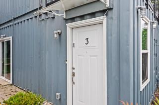2-Storey Shipping Container Retreat - Louisville - 5