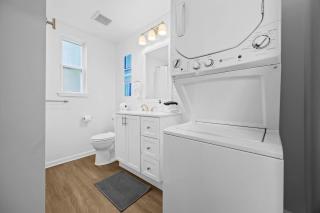 Unique Shipping Container Retreat Two 1BR Units - Louisville - 5