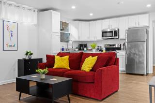 Unique Shipping Container Retreat: Six 1BR Units - Louisville - 7