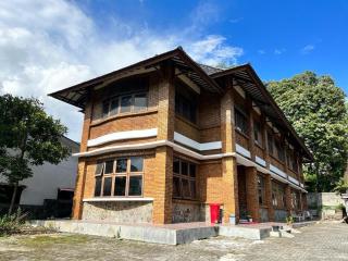 Sapadia Hotel Parapat - Parapat - 1