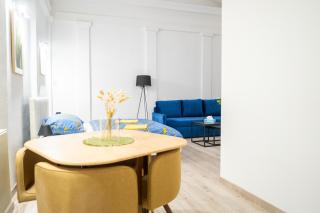 Cozy Main Square Apartment III with Breakfast - 3