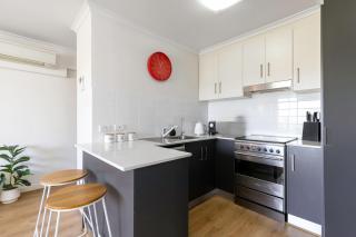 Beachside Breakaway Glenelg South 200m to the Beach - 8