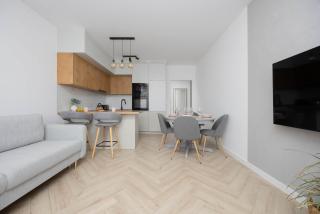 Cozy Apartment in Warsaw's Praga District with Parking by Noclegi Renters - Warsaw - 1