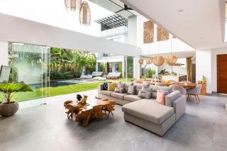 The Jendela House - Luxury 5BR Villa Canggu Beach - Canggu - 9