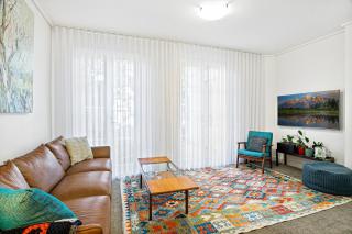 Modern East Melbourne 2-Bed Apartment with Parking - Melbourne - 0