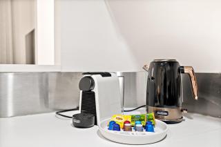 Modern East Melbourne 2-Bed Apartment with Parking - Melbourne - 4