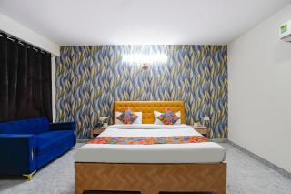 FabHotel Divine & Banquet - Noida - 1