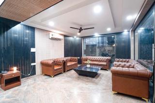 FabHotel Divine & Banquet - Noida - 4