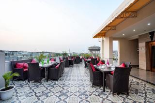 FabHotel Divine & Banquet - Noida - 4