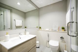 KeyRock Living - Lakeview Luxury in Zada Tower - 7