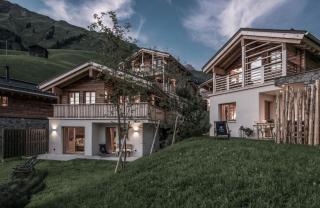 Aadla Walser-Chalets mit privater Sauna, Hotpot und Hotelservice - Schröcken - 9