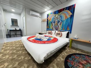 Pool Party Hotel - Vang Vieng - 4