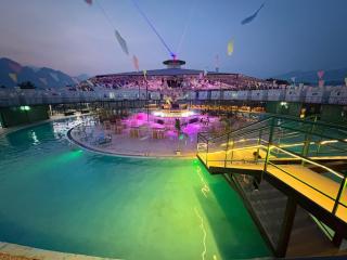 Pool Party Hotel - Vang Vieng - 1