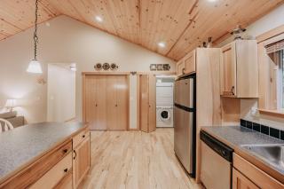 Glacier Springs Cabin 65 - Hot Tub - Wi-Fi - 3
