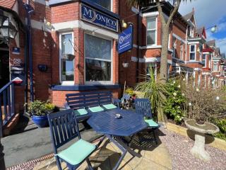 Monico Guest House - Scarborough - 2