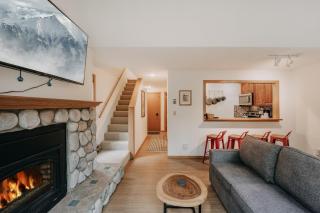 Snowater Condo #88 - Wi-Fi - Fireplace - Sleeps 6 - 8