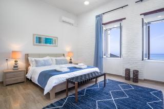 Waves - Seaside Escape - 4