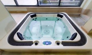 Azizi BeachFront & Spa Resort Piscina Sauna Gym Spa Jacuzzi - Mamaia Nord – Năvodari - 9