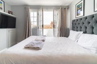 6 Bedroom Refurbished Georgian House Close To Sea & Garden Ramsgate - 1