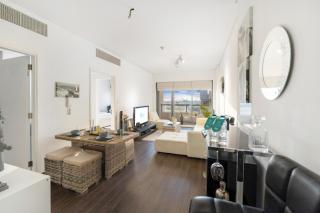 FAM Living - Modern 1BR Apartment Near Al Sufouh Beach - 9