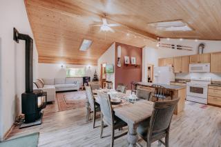 Glacier Springs Cabin #60 - Soaker Tub - Blu-Ray - Sleeps 4 - 8