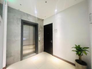 Oxy Suites 1-06 at Shophouse Meisterstadt Pollux Habibie - 7