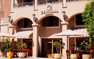 Central Hotel & Restaurant - Budva - 4