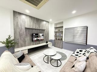 YOLO5 3BR 12PAX CentralTown Netflix - 0