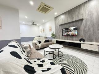 YOLO5 3BR 12PAX CentralTown Netflix - 9