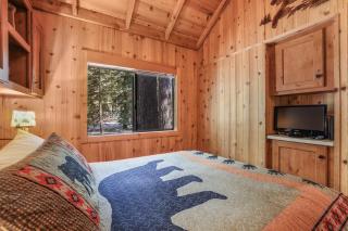 The Cozy Cub Cabin 7 Min to Lake - South Lake Tahoe - 2