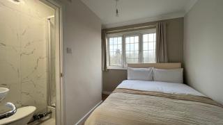 Homely 5-Bed near 02 Arena & Greenwich with Free Parking and a Large Garden - London - 8