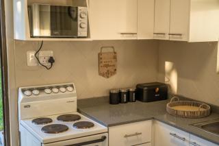 Room 7 - LEO Sky Guest House - Simondium - 8