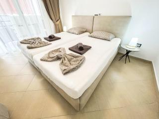 Two bedrooms Top location - Golem - 8