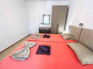 Two bedrooms Top location - Golem - 5