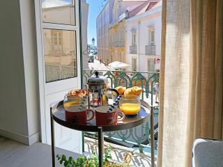 Grey and Green, modern 2-bedroom apartment, AC, top location at faro's historic centre - Faro - 0