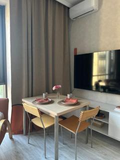 Convenient location, wonderful view of the mountains and city! - Alma-Ata - 6