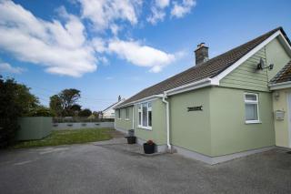 Amazing Coastal Retreat with Parking Near the Sea - 7