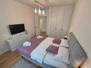 Q4, flat near Gallery shopping mall with free garage - 2